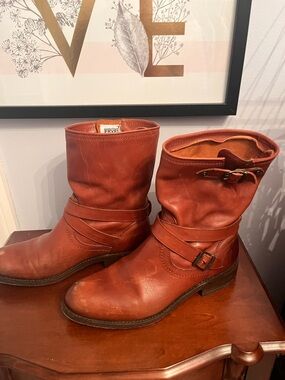 Frye Women's Jaden cross engineer boot in cognac leather